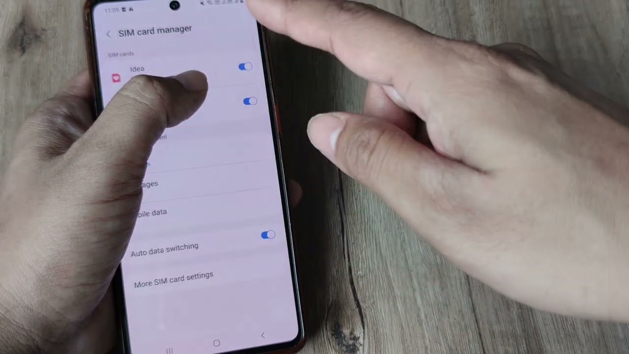 Samsung One UI: SIM card manager с тумблером Auto data switching